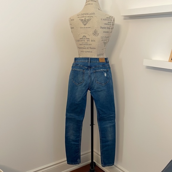 Zara high-rise skinny jeans size 6. Great condition. - Picture 2 of 2